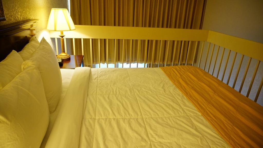 Ramada By Wyndham Wichita Airport Ξενοδοχείο Εξωτερικό φωτογραφία