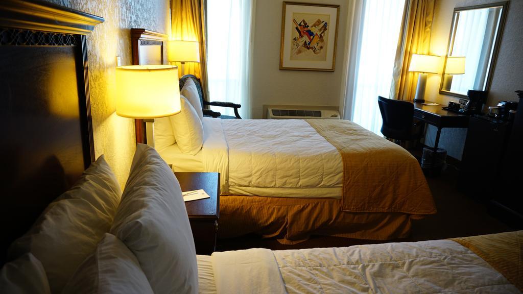 Ramada By Wyndham Wichita Airport Ξενοδοχείο Εξωτερικό φωτογραφία