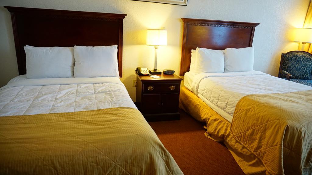 Ramada By Wyndham Wichita Airport Ξενοδοχείο Δωμάτιο φωτογραφία