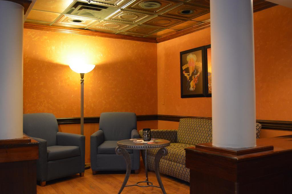 Ramada By Wyndham Wichita Airport Ξενοδοχείο Εξωτερικό φωτογραφία