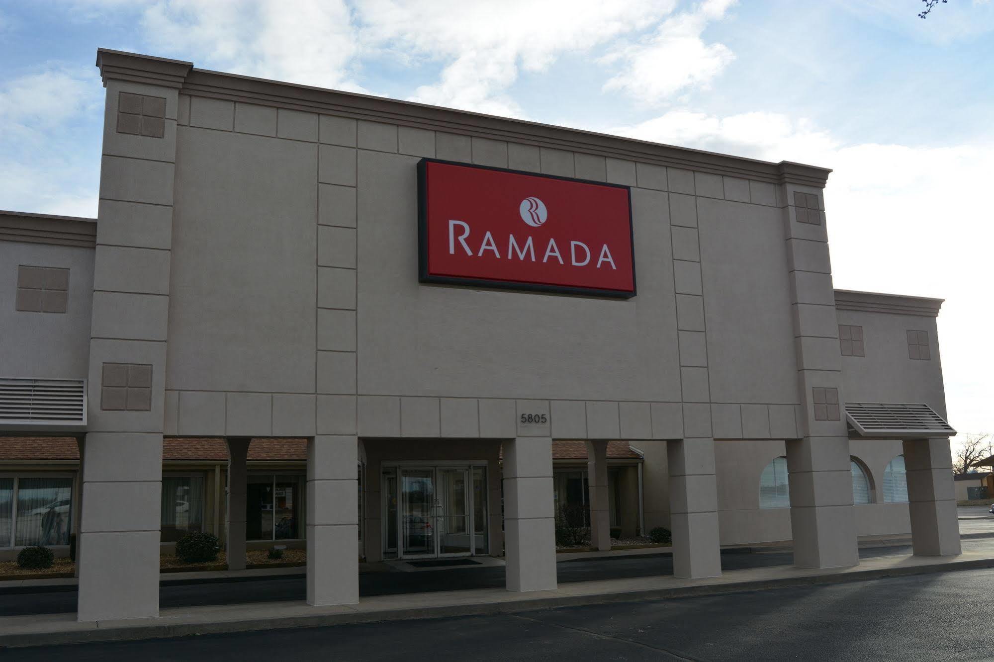 Ramada By Wyndham Wichita Airport Ξενοδοχείο Εξωτερικό φωτογραφία