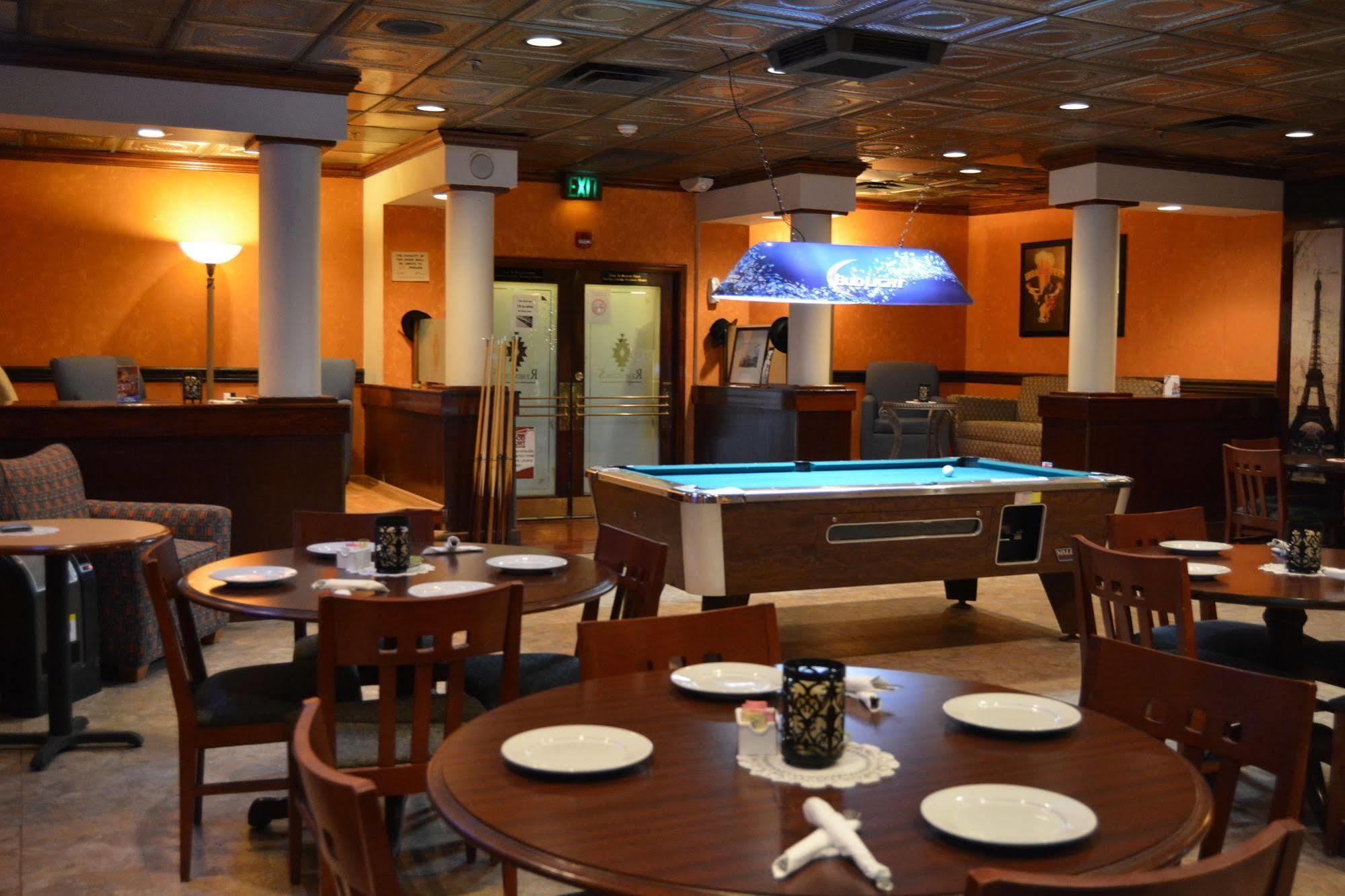 Ramada By Wyndham Wichita Airport Ξενοδοχείο Εξωτερικό φωτογραφία