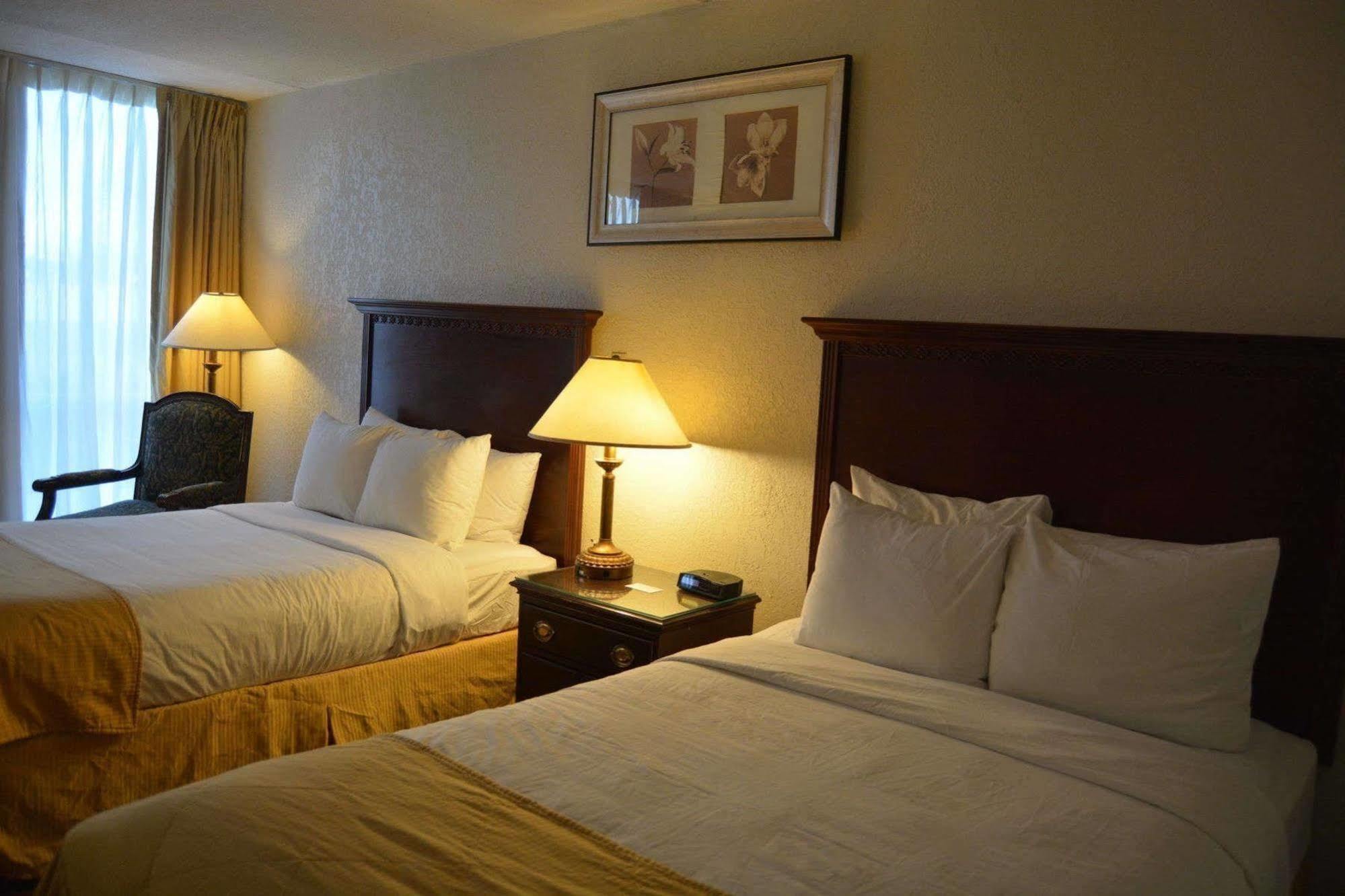 Ramada By Wyndham Wichita Airport Ξενοδοχείο Εξωτερικό φωτογραφία