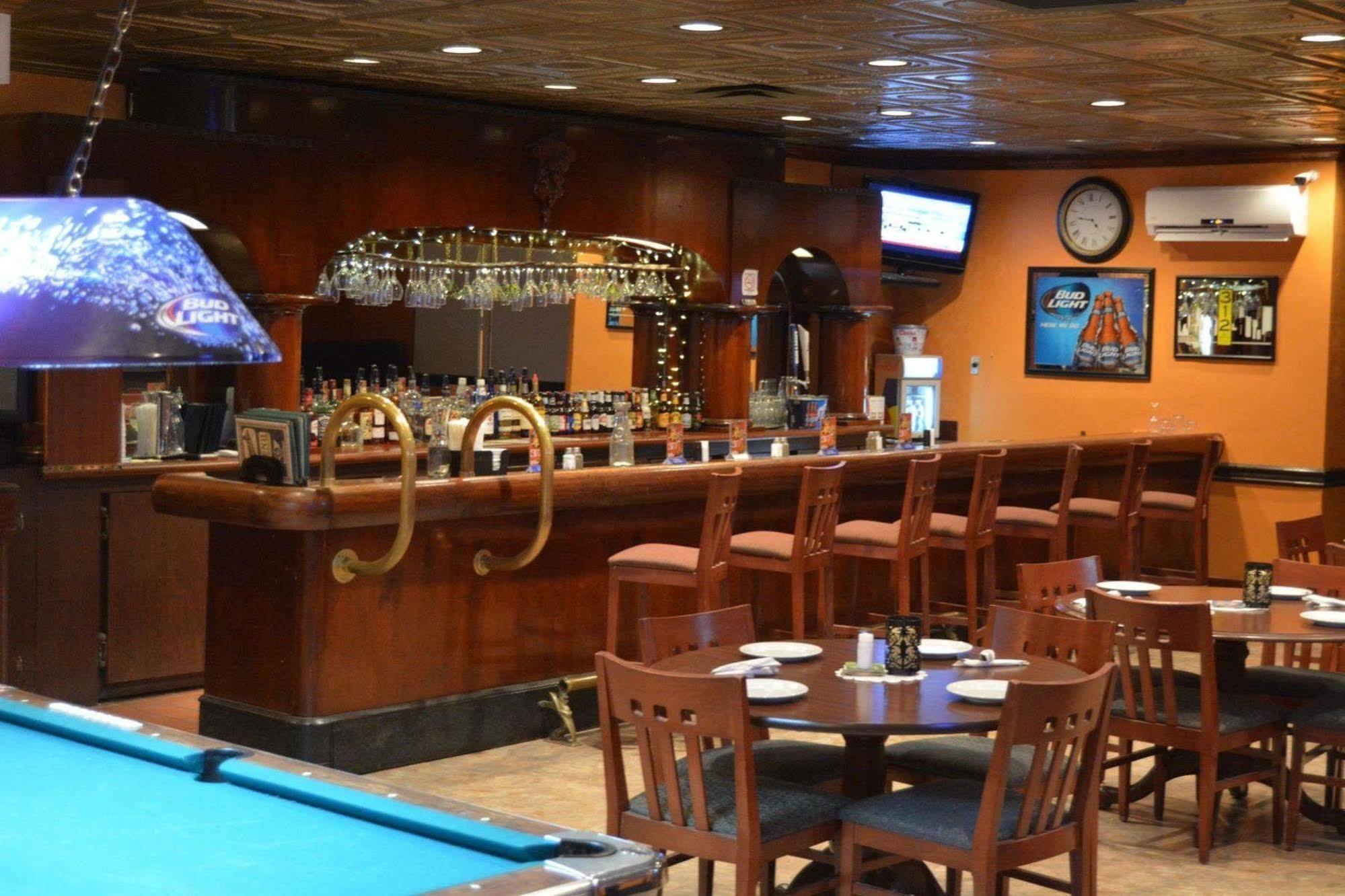Ramada By Wyndham Wichita Airport Ξενοδοχείο Εξωτερικό φωτογραφία