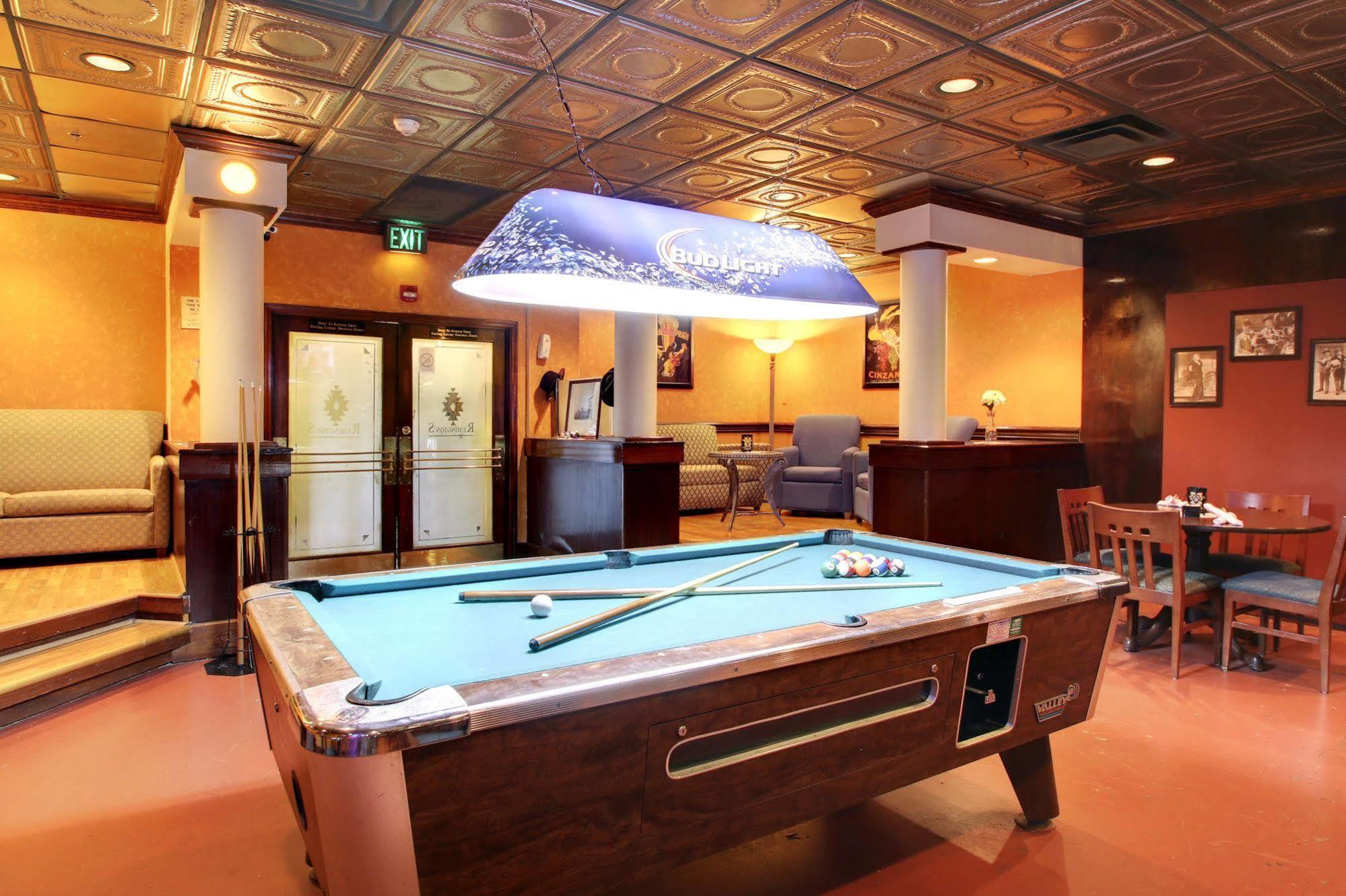 Ramada By Wyndham Wichita Airport Ξενοδοχείο Εξωτερικό φωτογραφία