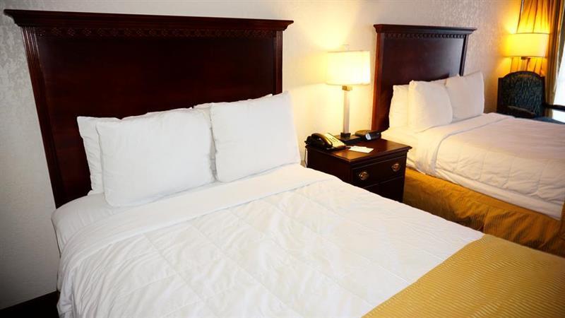 Ramada By Wyndham Wichita Airport Ξενοδοχείο Εξωτερικό φωτογραφία